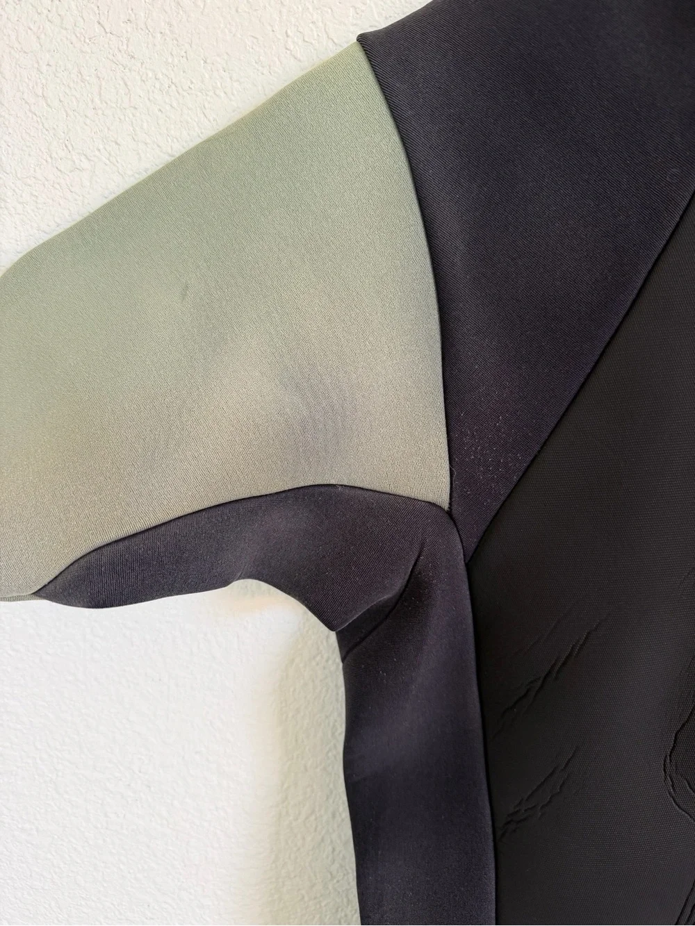 Body Glove Men’s Medium Black and Olive Shorty Neoprene Wetsuit
